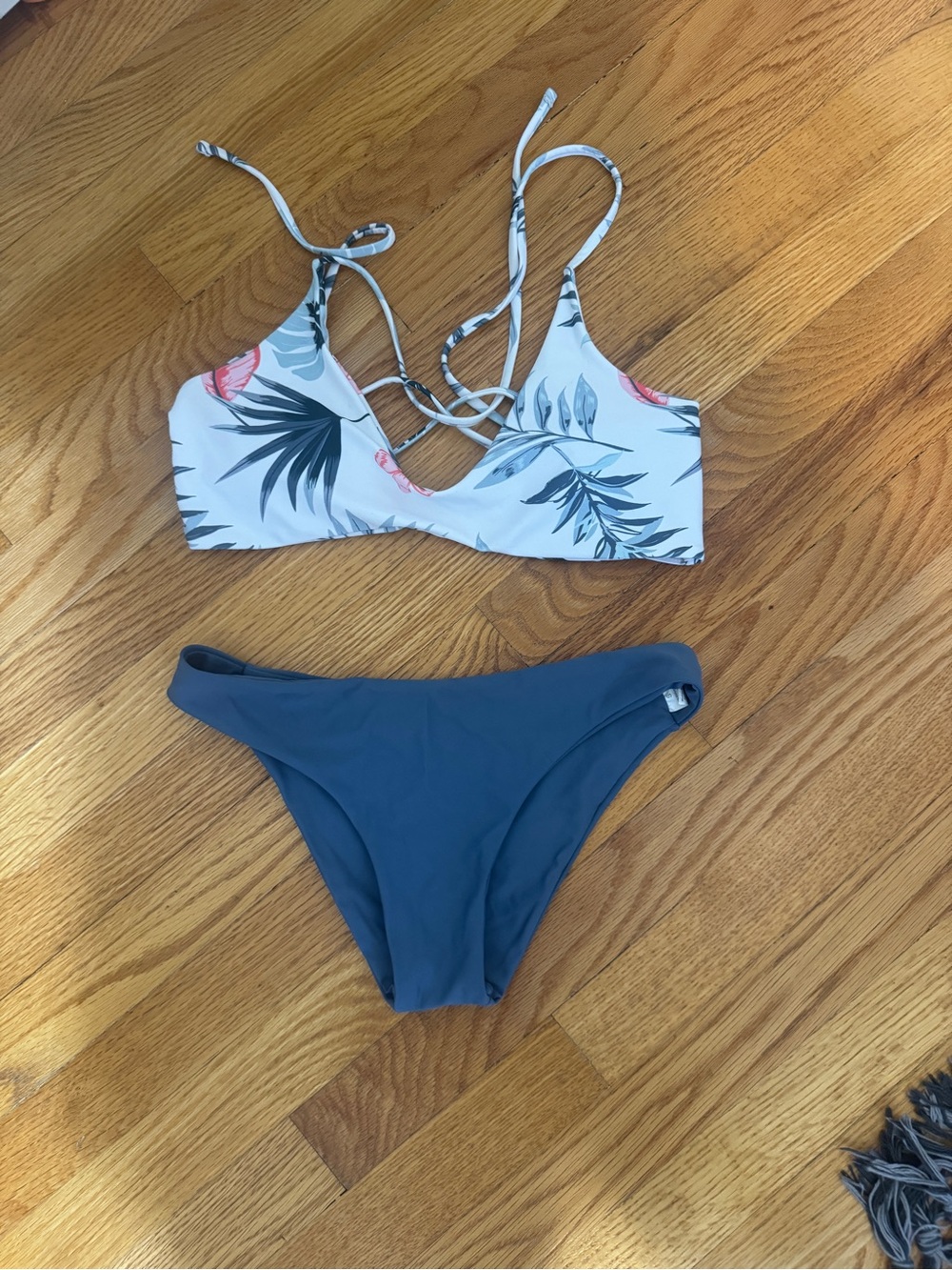 SweatyRocks Women's Sexy Floral Print Cross Back Bikini Set.